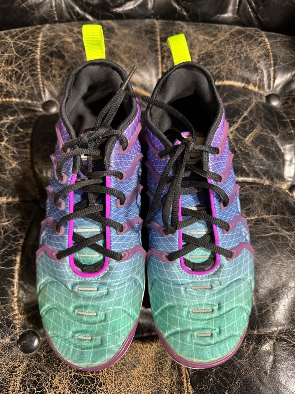 NIKE Air Vapor Max Plus Vibrant Gradient Athletic Sneakers in Green-Blue-Purple
